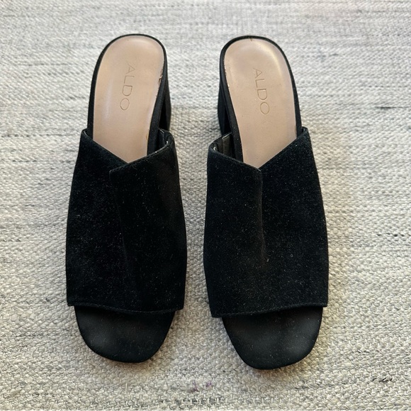 Black Velvet Aldo Heels - Picture 5 of 8